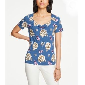 💙ANN TAYLOR💙 FLORAL ROUNDED V-NECK TOP💙